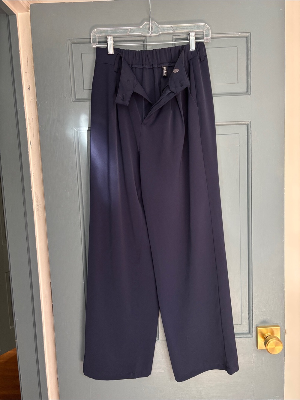 Relaxed Wide-Leg Trousers in Navy - Women